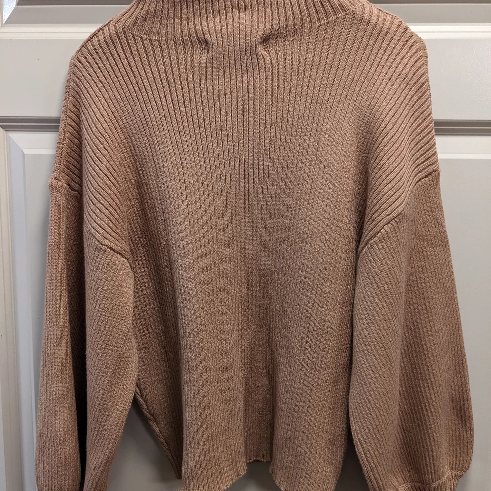 Moodie mock neck balloon sleeve sweater- size large
